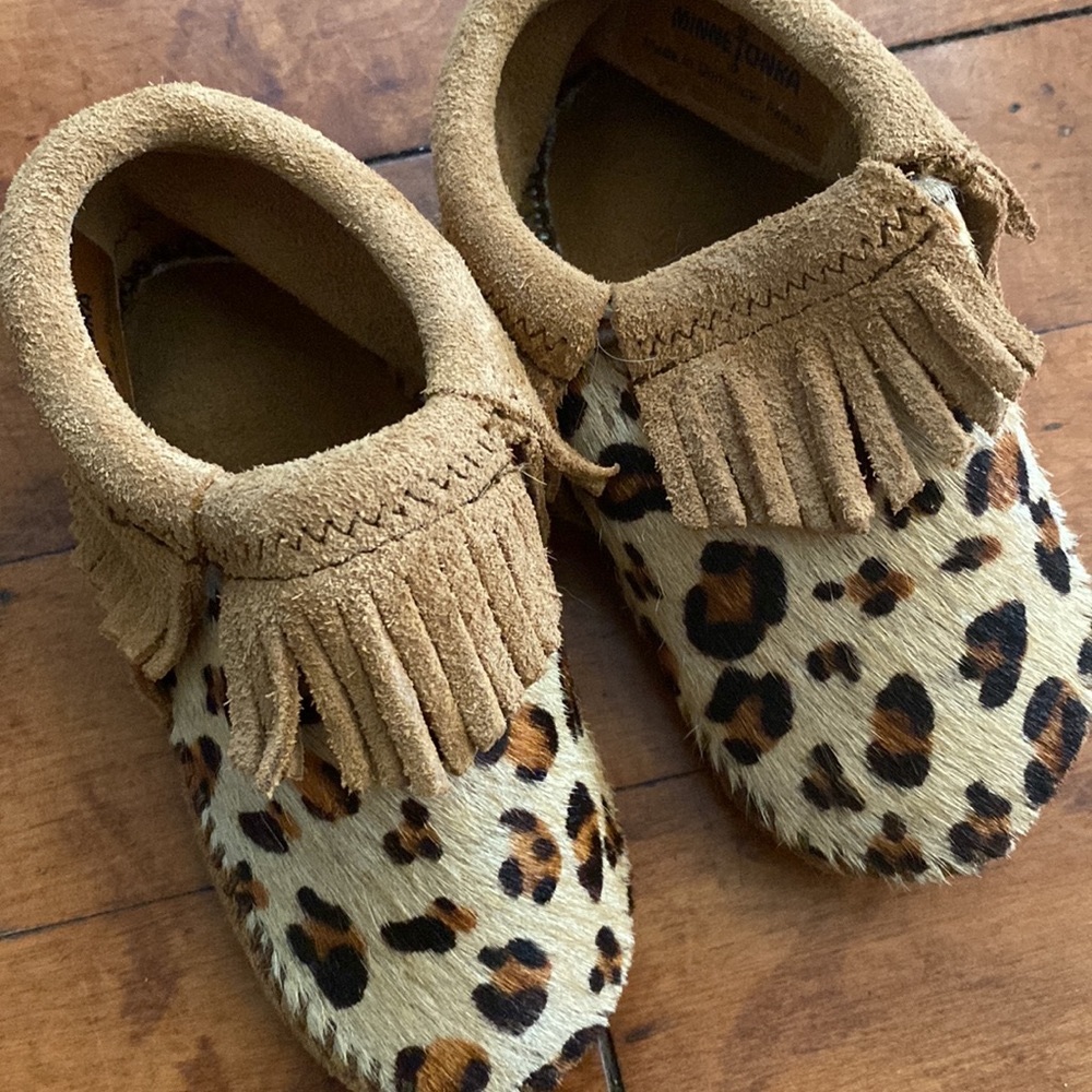 Minnetonka - Riley bootie - infant size 6 - leopard